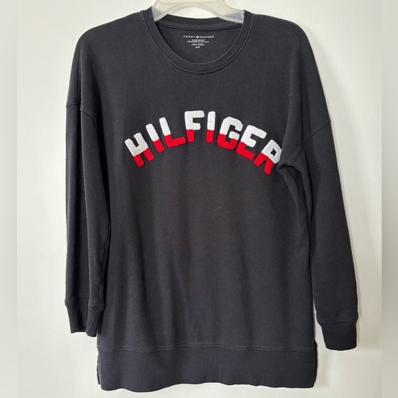 🎉4/30$🎉 🖤 Vintage Tommy Hilfiger Black and Red Crewneck Sweater  🖤❤️ - Picture 1 of 4